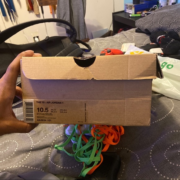 COPY - Jordan x offwhite 1s chicago main image 9